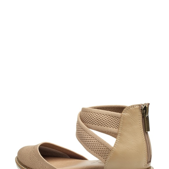 Me Too Adria Mesh Closed Toe Wedge Sandals - Picture 2 of 6